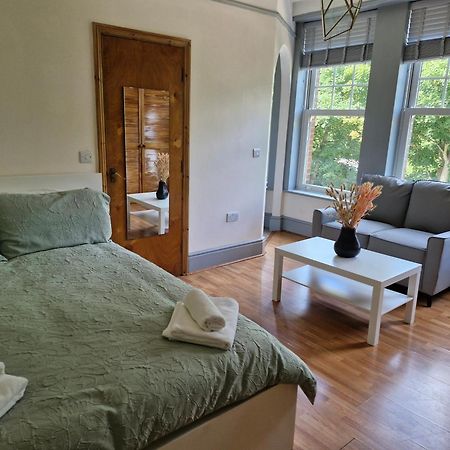 Bright Studio Apartment In A Perfect Location Londra Esterno foto
