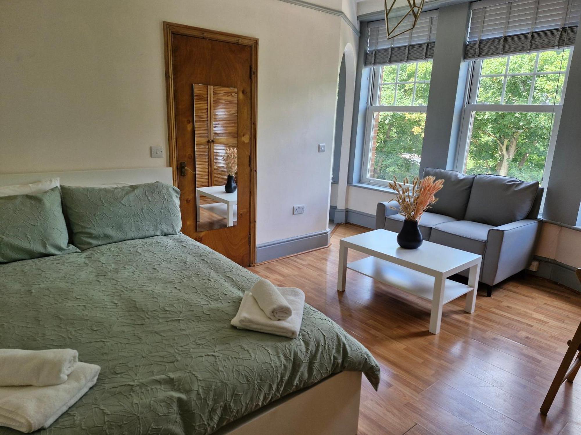 Bright Studio Apartment In A Perfect Location Londra Esterno foto