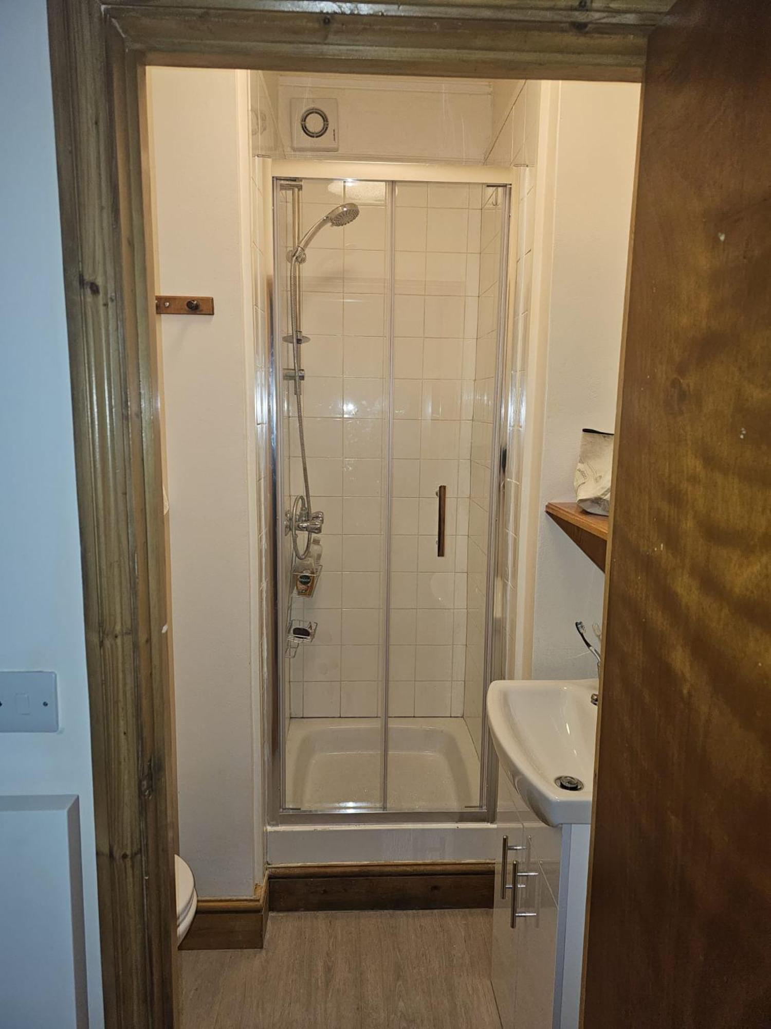 Bright Studio Apartment In A Perfect Location Londra Esterno foto